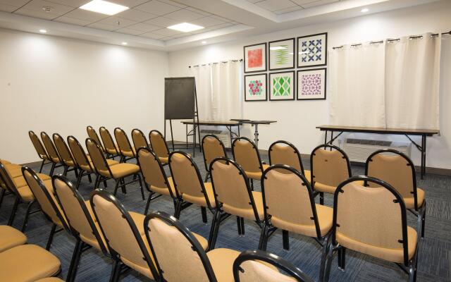 Holiday Inn Express Hotel & Suites Hesperia by IHG