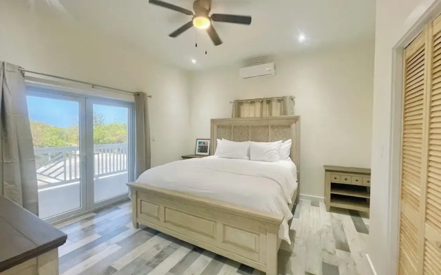 Palms Paradise: Romantic Beach House