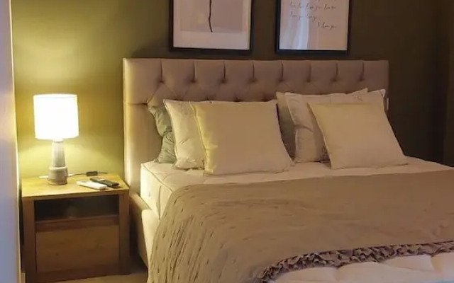 Modern Elegant Apt in Glyfada w Balcony