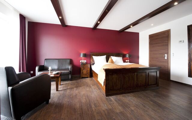 Riverside Hotel