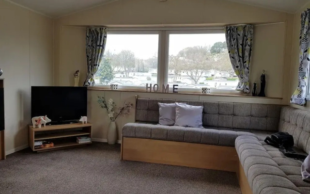 Pool-garden-2br-parking-wifi-sleeps6