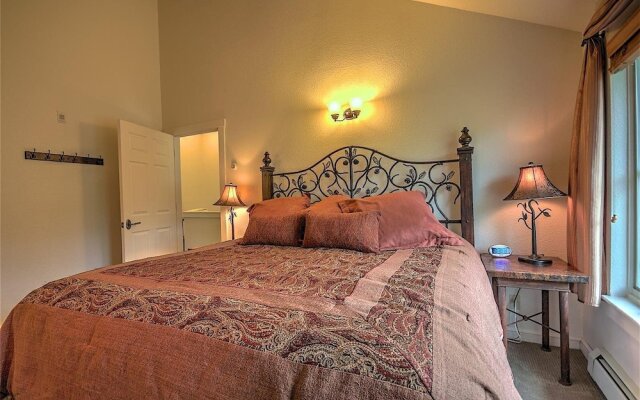 Luxury 3 Bedroom Townhouse next to Keystone Lake, Free Shuttle, Hot Tub and Sauna