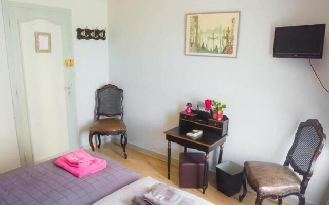 La Petite Maison près de l'Eglise