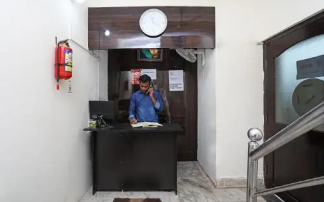 OYO 14505 Regal Stays