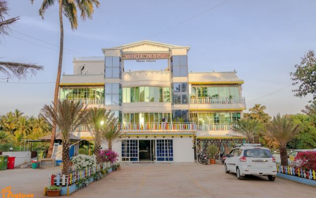 White House Beach Resort