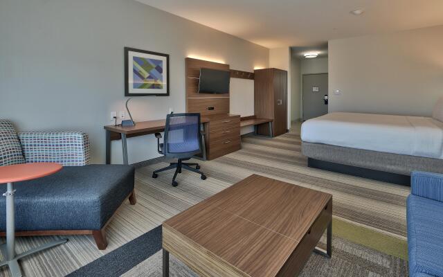 Holiday Inn Express & Suites Houston East - Beltway 8, an IHG Hotel