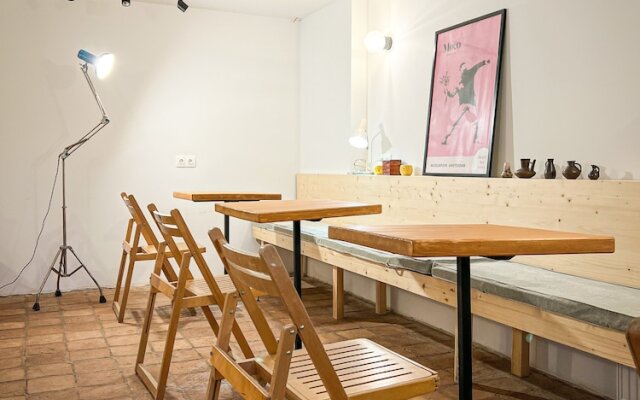 Black Tomato Hostel Kutaisi