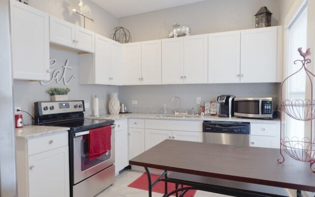 Lovely Laurel-Two Units Sleeps 10