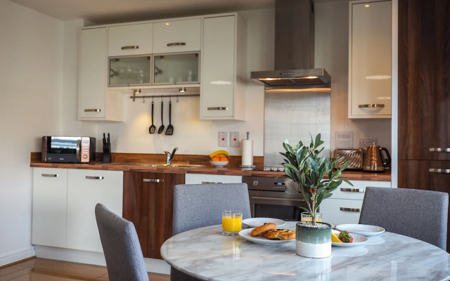 SA Today Apartments Farnborough with Fibre Wi-Fi & Netflix