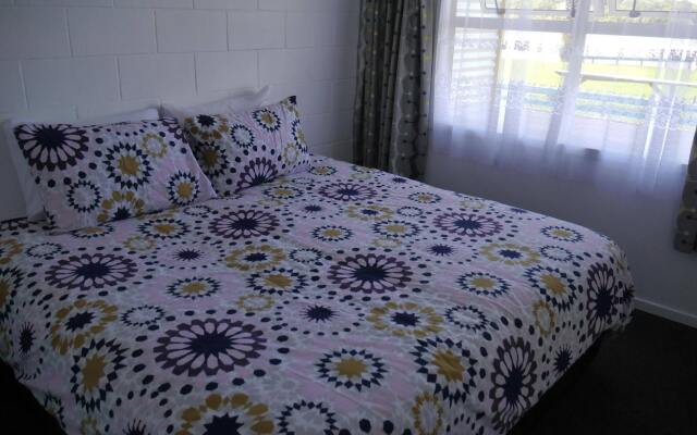 Raglan Palm Beach Motel