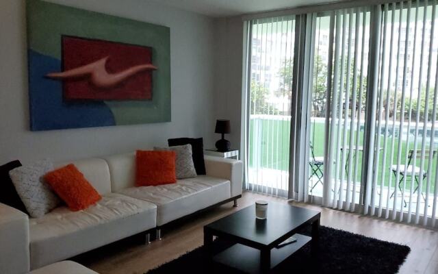 3801 Hollywood - 2Z - 1 Br Apts