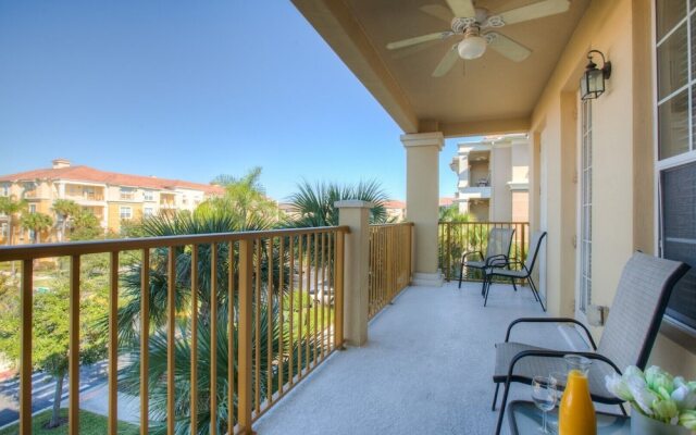 Lovely Third-floor Vista Cay Resort Condo!