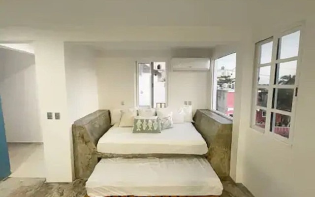 Isla Bistro Condos by Lubeck HCollection