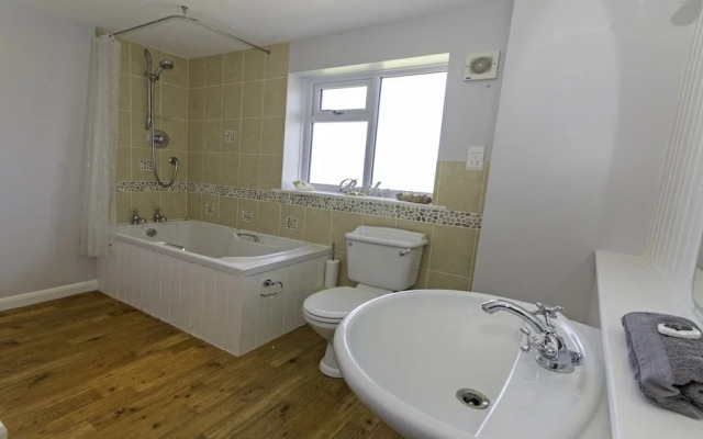 Ladywell Croyde 6 Bedrooms, Sleeps 12, Hot Tub
