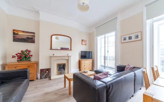 Spacious 3-bed flat by popular Waterloo
