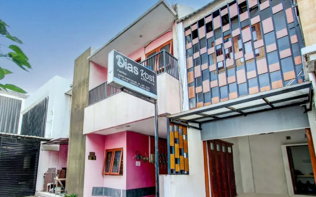 Super OYO 92511 Griya Dias  Syariah