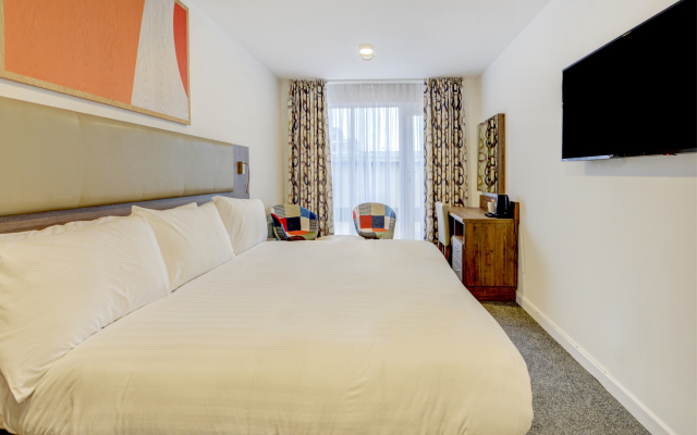 OYO Plymouth Central Hotel