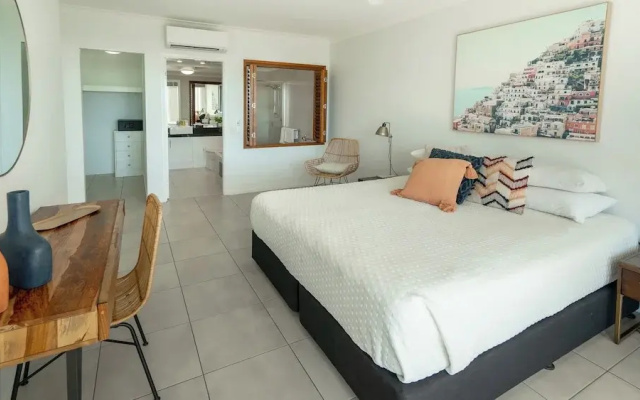 Waters Edge Apartment