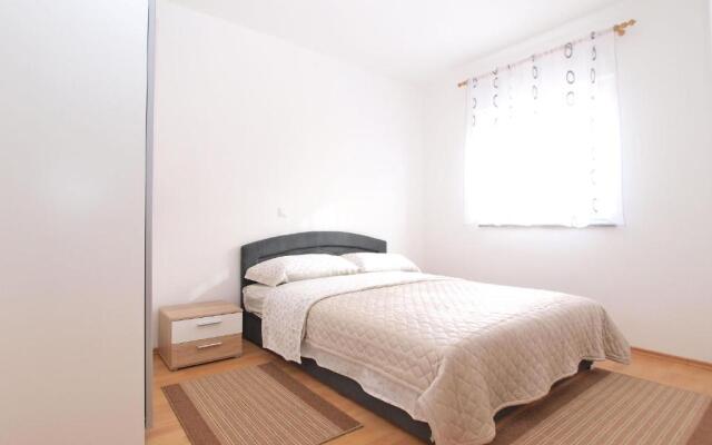 Apartments Antun 1237