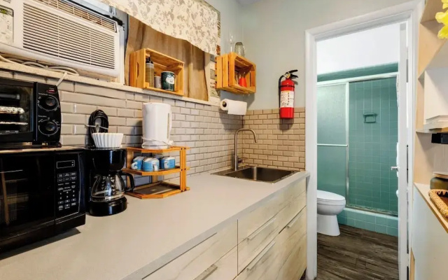 Hollywood 1BR Near Beach & Dining