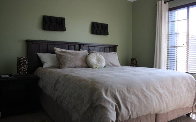 Summer Garden Guest House (Garden Shed)