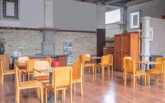 OYO 1869 Hotel Buah Sinuan