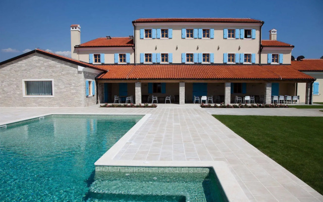 Hotel & Restaurant Velanera