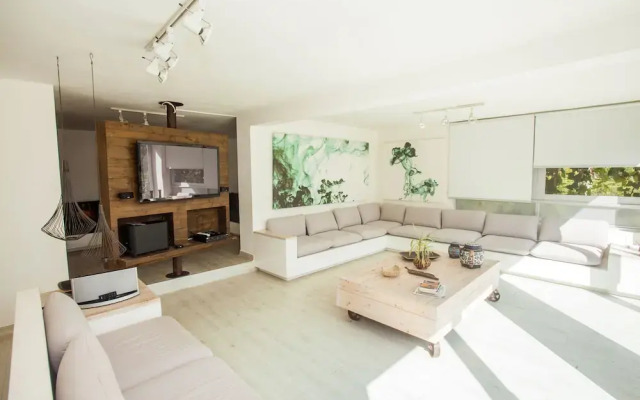 Luxe Villa San Jerónimo by Nomad Guru
