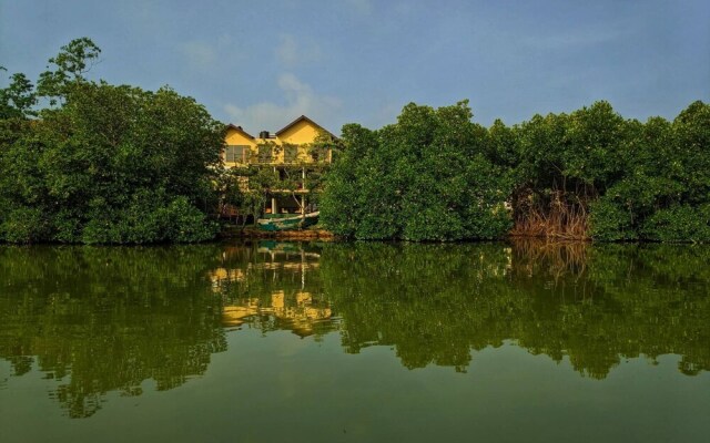 Chari Lake Hotel