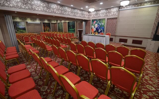 OYO 1929 Hotel Royal Court