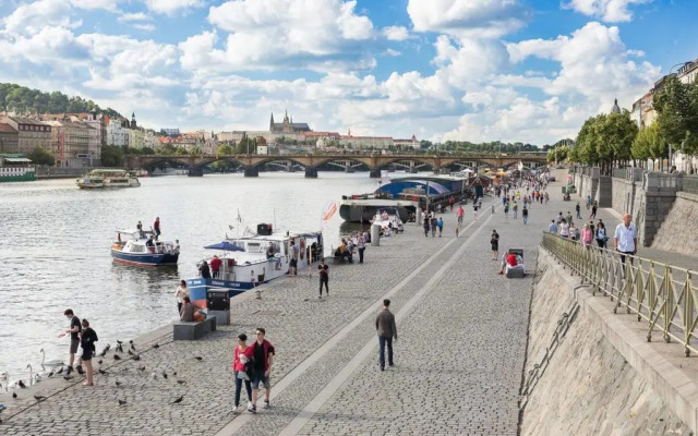 flat 18 minutes from Vaclavske namesti