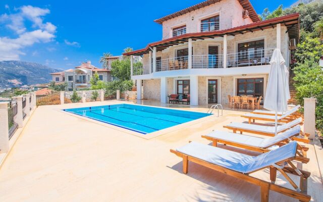 Villa Sahin 2 Triplex