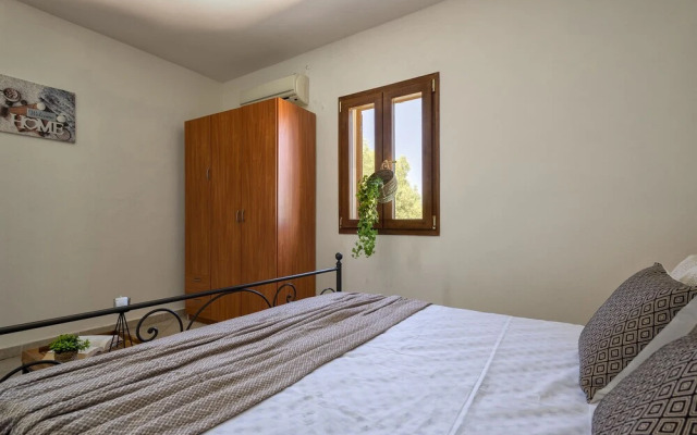 Near Alghero Shardana Guest House in Uri With Swimming Pool