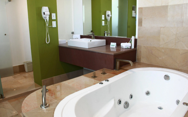 Holiday Inn Queretaro Zona Krystal by IHG