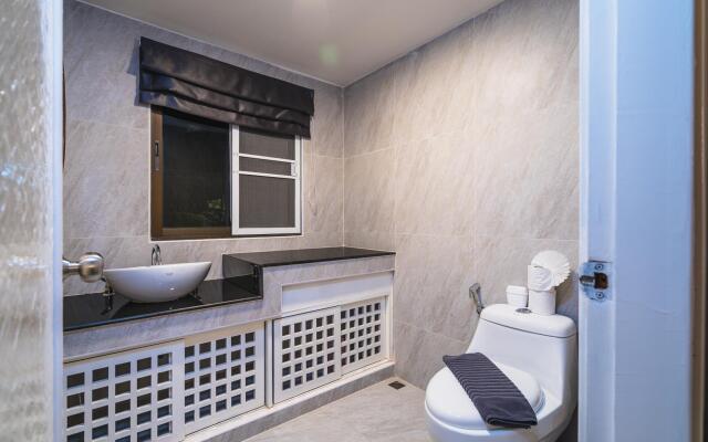 Patong Hill sea view villa 4 bedroom private pool