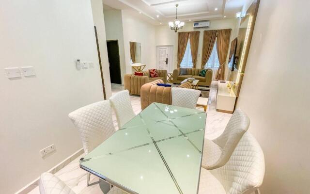 4 Bedroom Luxury Entire Apartment With Wifi