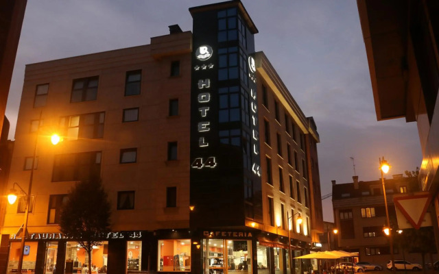 Hotel 44