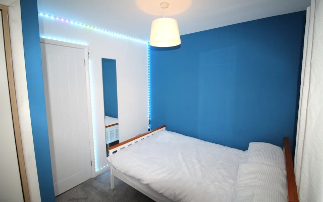 3 Bed House - Sleeps 6 - Fully Refurbished