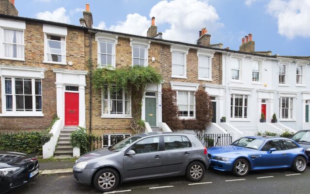 Stylish And Spacious 2br House In Hammersmith