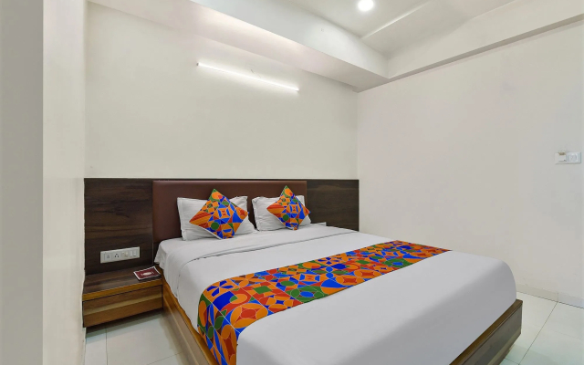 Fabhotel Crystal