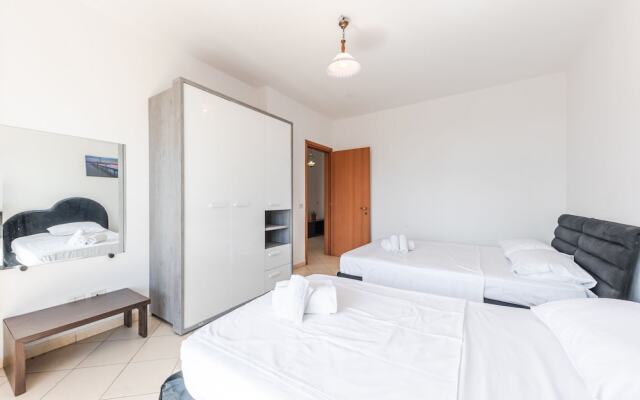 Central Main Square Apartment