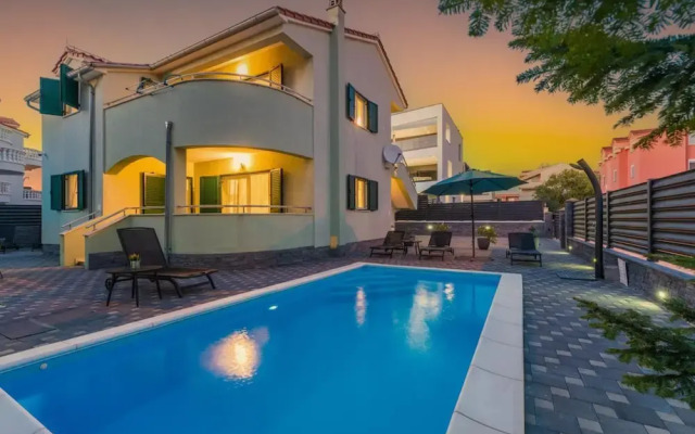 Villa S