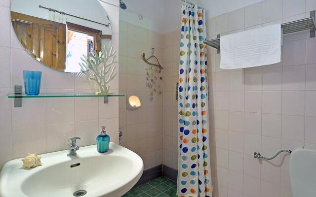 Captain's Apts Barbati