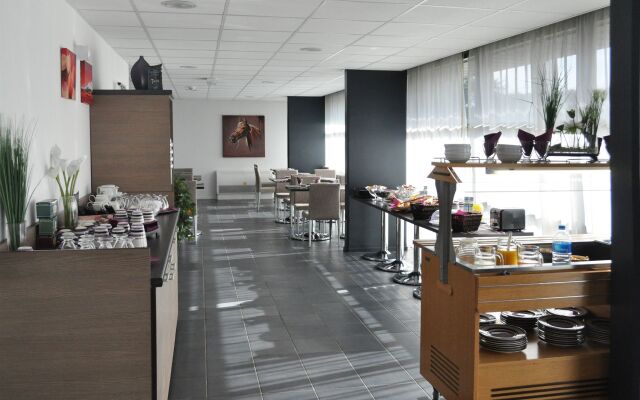 Alezan Hotel