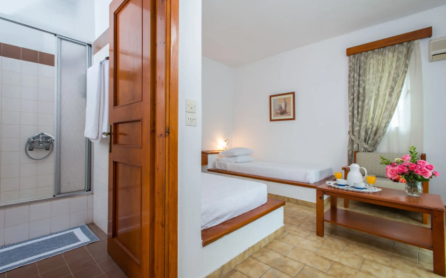 Delfinia Hotel & Bungalows