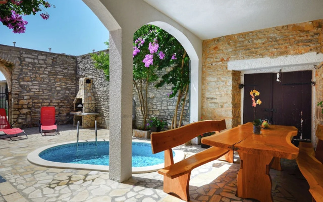 Fascinating Apartment in Medulin near Beach