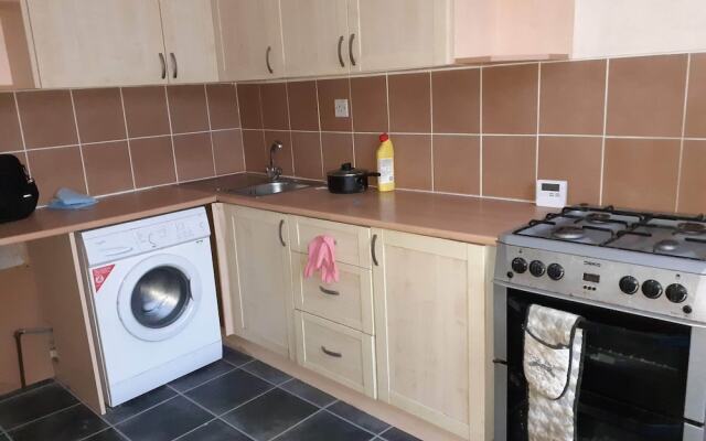 Spacious 2-bed Apartment in North of Glasgow