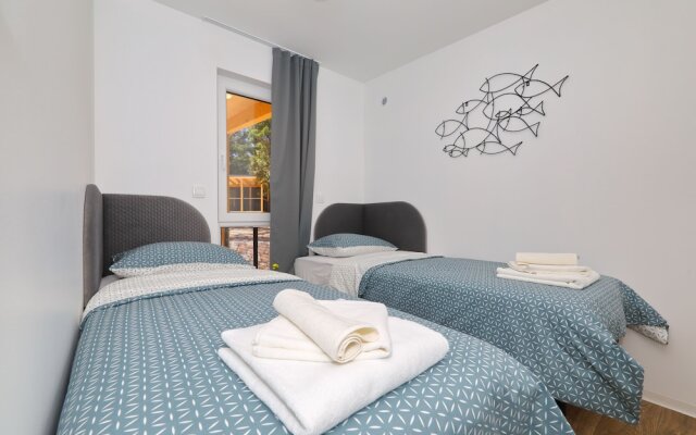 Pine Beach Pakostane Glamping Homes - All Inclusive light