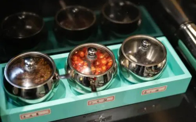 Shanghai Pudong Xiangguo Hotel (Huinan Metro Station)