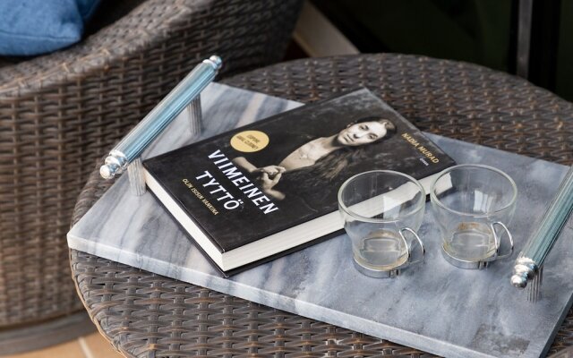 Rustic And Vibrant Studio Apartment In Downtown Dubai